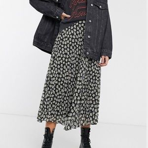 Bershka Pleated Midi Skirt in Daisy Print
